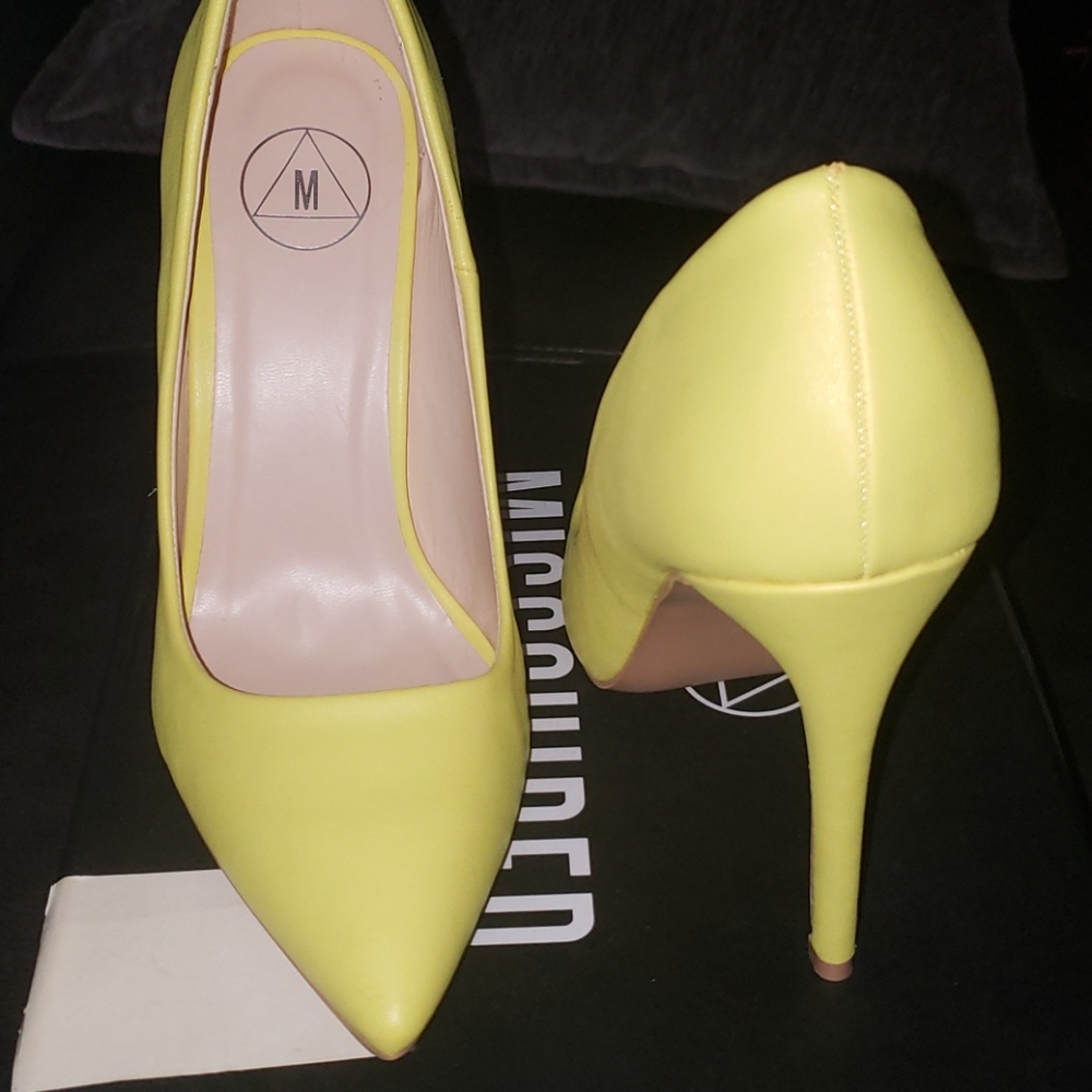 Womens pumps